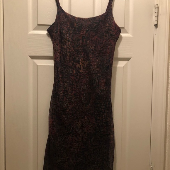 Beautiful Dress for any occasion. Excellent Condition Beautiful Design 8 Petite. - Picture 3 of 3